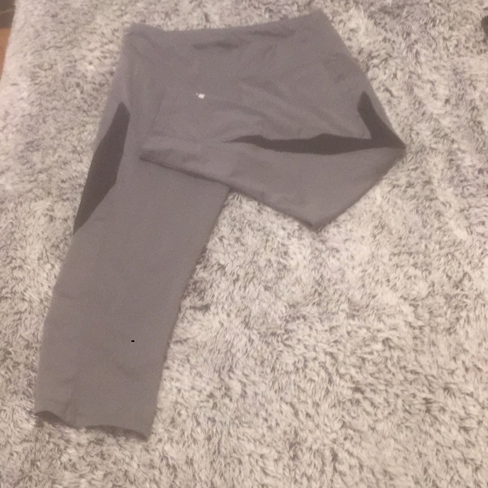 Grey & black 3/4 Marika athletic leggings